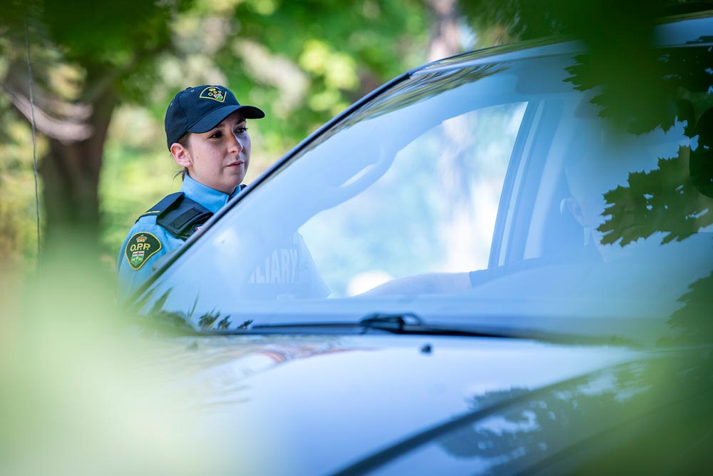Auxiliary offier at traffic stop
