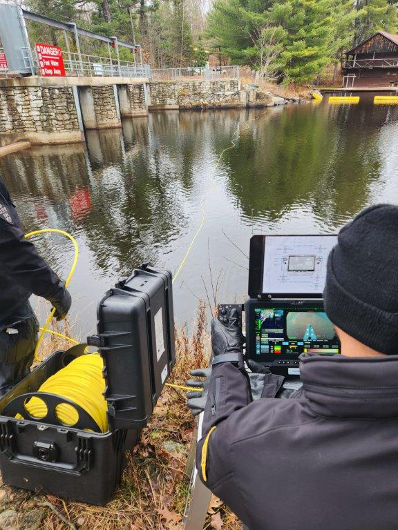 Underwater Search and Recovery team members